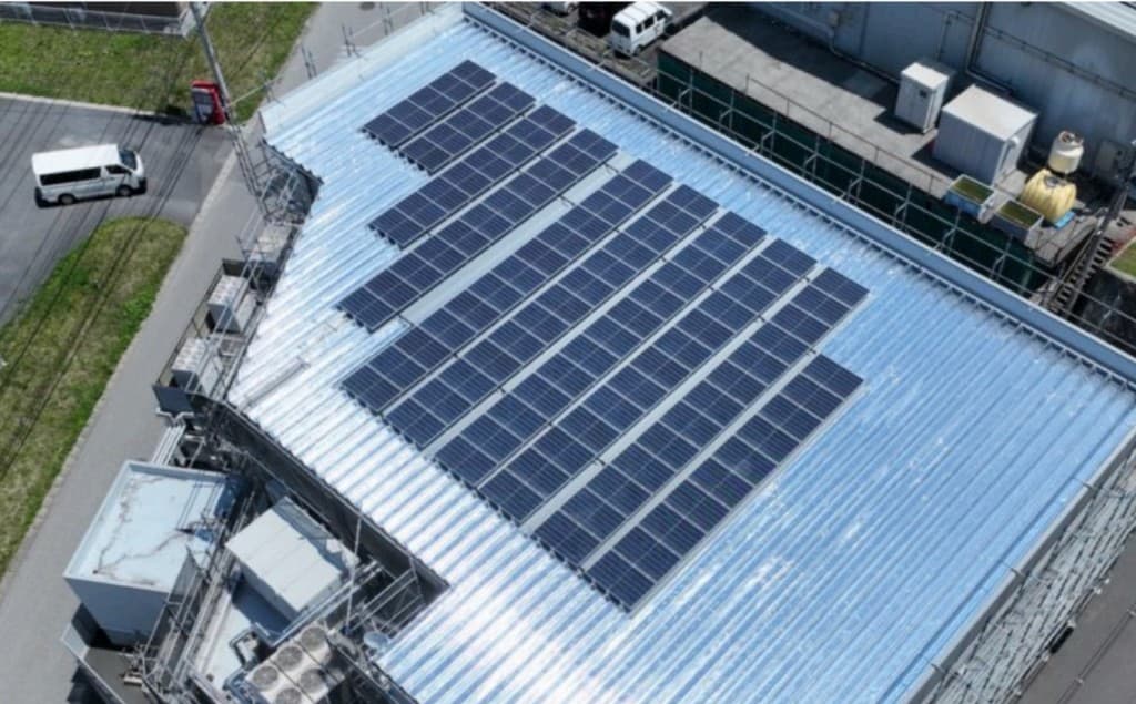 工場屋根に施工されたサーモバリア遮熱材